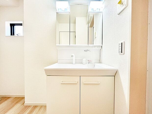 収納力と機能性に優れた洗面化粧台