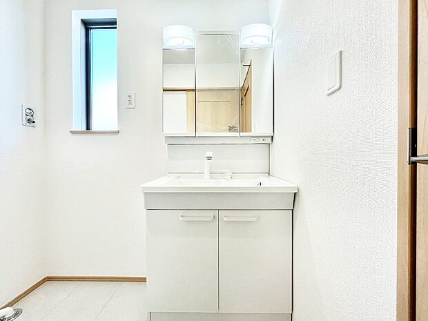 収納力と機能性に優れた洗面化粧台