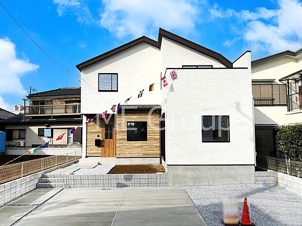 洗練された外観、上質な住空間が広がる室内は永く安心して過ごせる住居です。