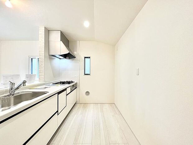 ゆとりあるキッチンではご家族と楽しくお料理ができます。