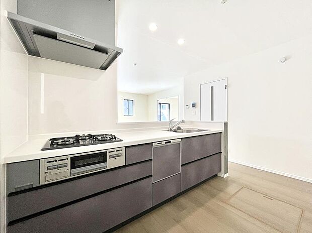 料理をしながらでもご家族との会話を楽しめる対面キッチン