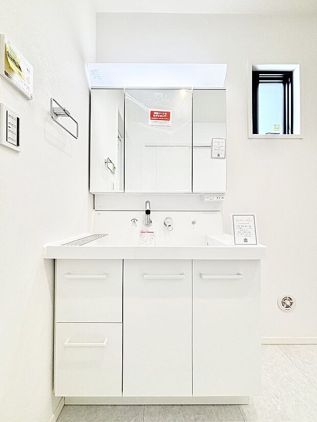 収納力と機能性に優れた洗面化粧台