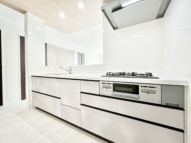 ゆとりあるキッチンではご家族と楽しくお料理ができます。