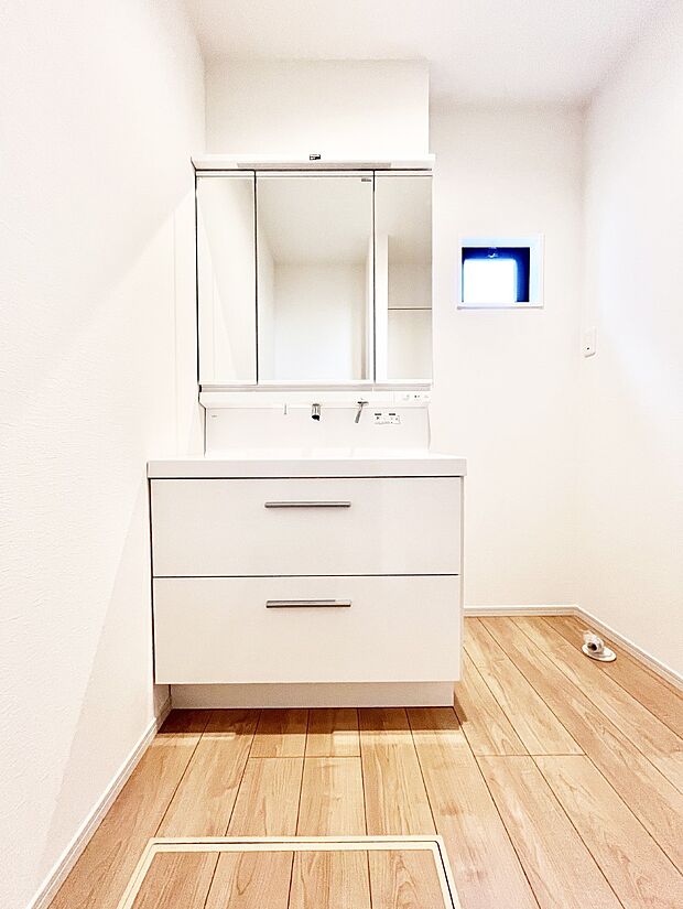 収納力と機能性に優れた洗面化粧台