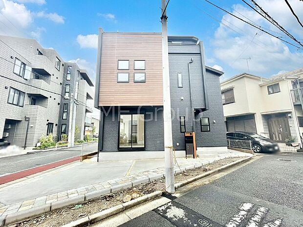 洗練された外観、上質な住空間が広がる室内は永く安心して過ごせる住居です。