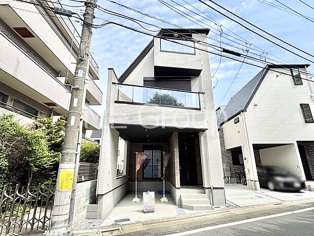 洗練された外観、上質な住空間が広がる室内は永く安心して過ごせる住居です。