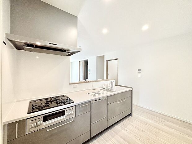 【ダイニングキッチン】カウンター越しにお話しをしながら毎日のお料理をもっと楽しく