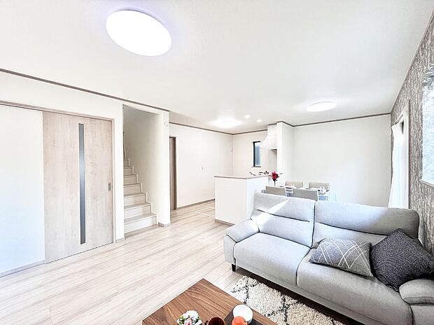 【リビングダイニング】落ち着いた雰囲気のＬＤＫは家族みんなの快適空間   