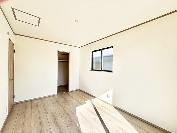 【子供部屋】窓からのやさしい光が心地よいプライベートルーム  