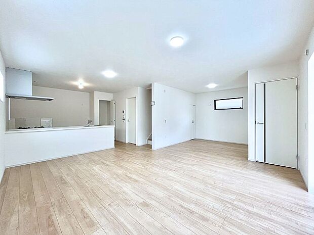 【ダイニング】家族の笑顔が自然と生まれてくる、そんな雰囲気のダイニングに仕上がっています。