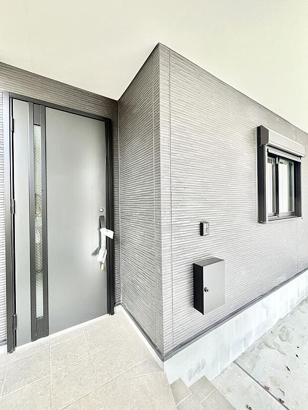 【玄関】大切な家族、来客を出迎える玄関。