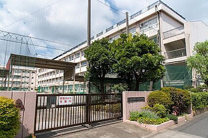 葛飾区立水元中学校 170m