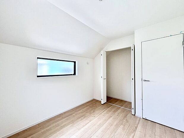 【寝室】収納も充実しています！どんなお部屋にするか考えるのが楽しみですね。