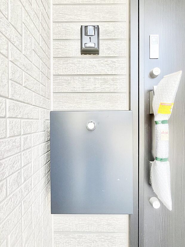 【その他現地】シンプルなデザインのポスト