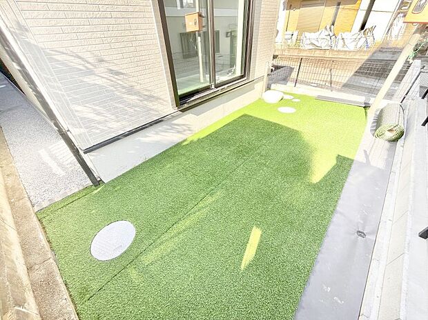 【庭】ガーデニングや家庭菜園も楽しめるお庭付き。