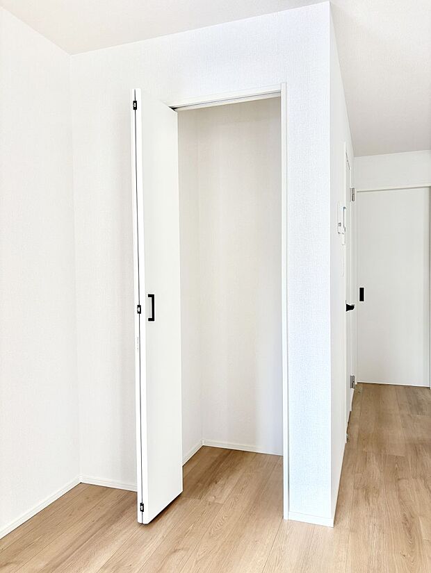 【リビング収納】リビング収納。ここに収納があると物が集まるLDKがスッキリ片付きそうですね。