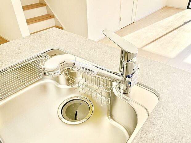 【浄水器】いつでも清潔なおいしいお水を。一つの水栓で水道水と浄水を使い分け。