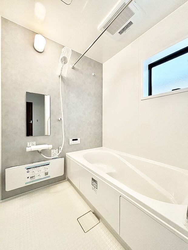 【浴室】落ち着いた雰囲気でゆっくりお寛ぎいただけるバスルーム