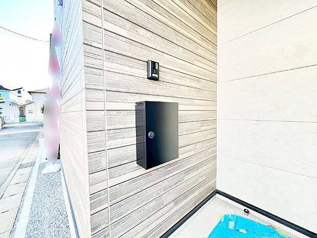 【その他現地】シンプルなデザインのポスト