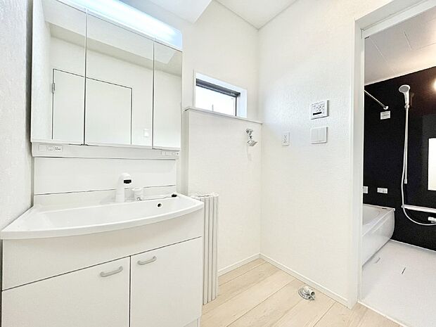 【脱衣場】身支度もスムーズにおこなえる脱衣場