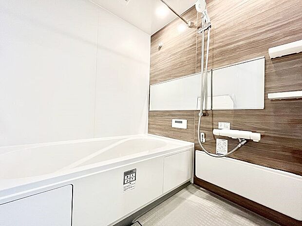 【浴室】落ち着いた雰囲気でゆっくりお寛ぎいただけるバスルーム