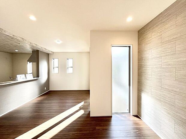 【リビングダイニング】落ち着いた雰囲気のLDKは家族みんなの快適空間