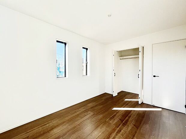 【寝室】収納が充実しているので居住スペースを広々使えます