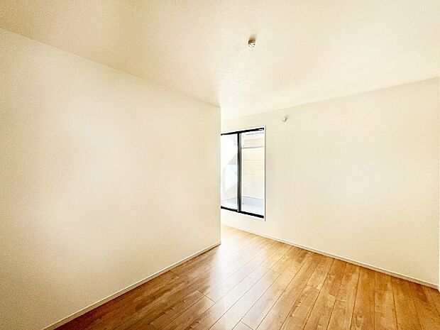 【洋室】バルコニーが開放感をプラスしてくれる洋室