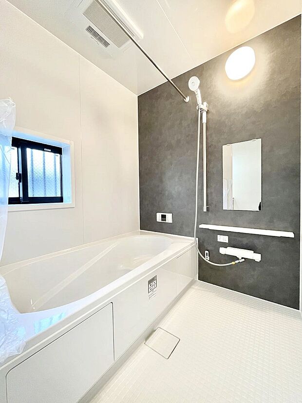 【浴室】落ち着いた雰囲気でゆっくりお寛ぎいただけるバスルーム