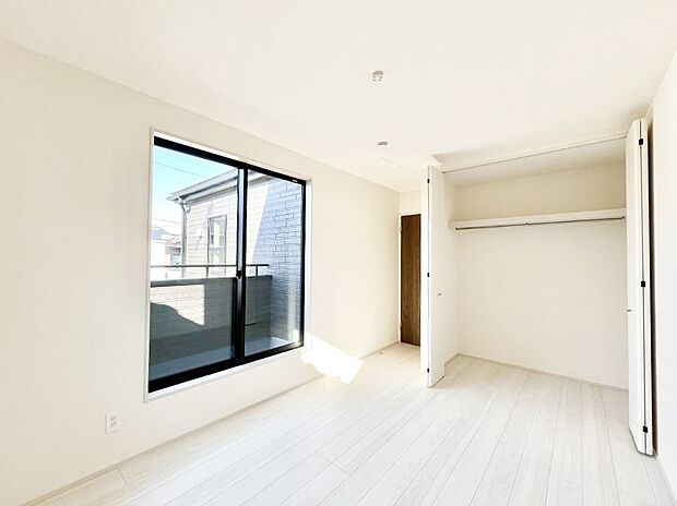 【寝室】収納が充実しているので居住スペースを広々使えます