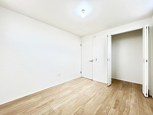 【寝室】収納が充実しているので居住スペースを広々使えます