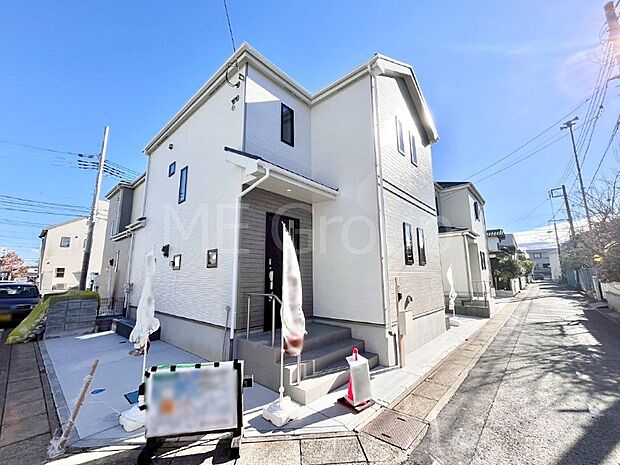 【現地外観写真】たっぷりの陽光と開放感に包まれる明るい住まい  