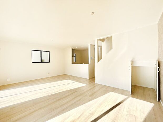 【リビングダイニング】家族団らんの時間も増えそうなくつろぎのリビングダイニング。   