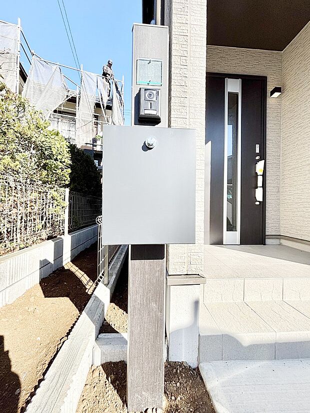 【その他現地】シンプルなデザインのポスト