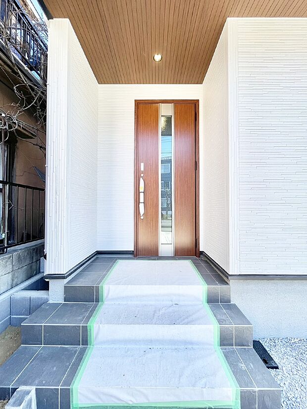 【玄関】大切な家族、来客を出迎える玄関。