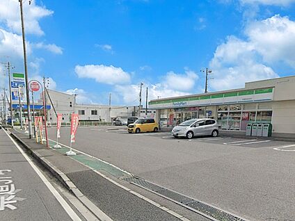 ファミリーマート船橋実籾街道店 300m(4分)