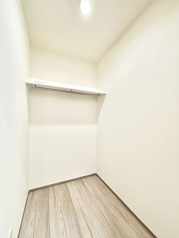 【納戸】たっぷりの納戸スペースで快適に暮らせそう