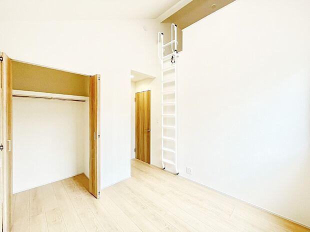 【洋室】プライベート時間充実！お部屋を有効活用できるロフト付きのお部屋です。