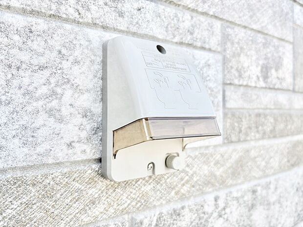 【その他現地】お掃除などに便利な外コンセント