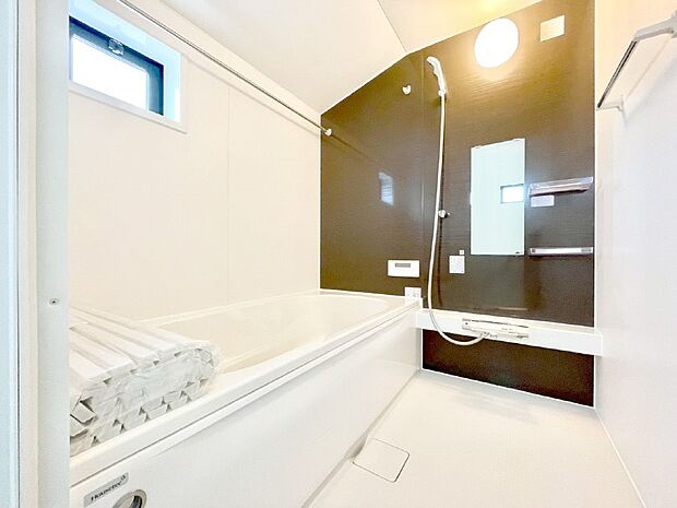 【浴室】落ち着いた雰囲気でゆっくりお寛ぎいただけるバスルーム