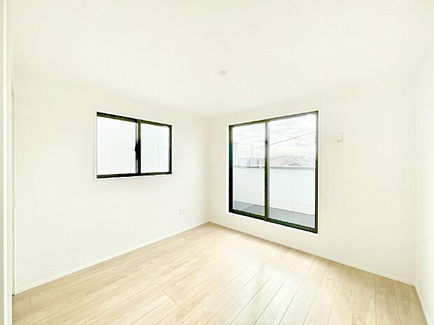 【洋室】バルコニーが開放感をプラスしてくれる洋室