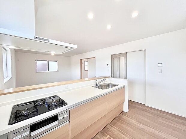 【ダイニングキッチン】カウンター越しにお話しをしながら毎日のお料理をもっと楽しく