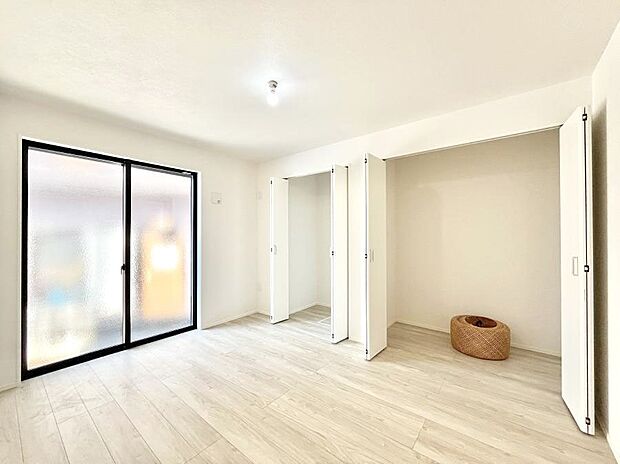 【寝室】収納が充実しているので居住スペースを広々使えます