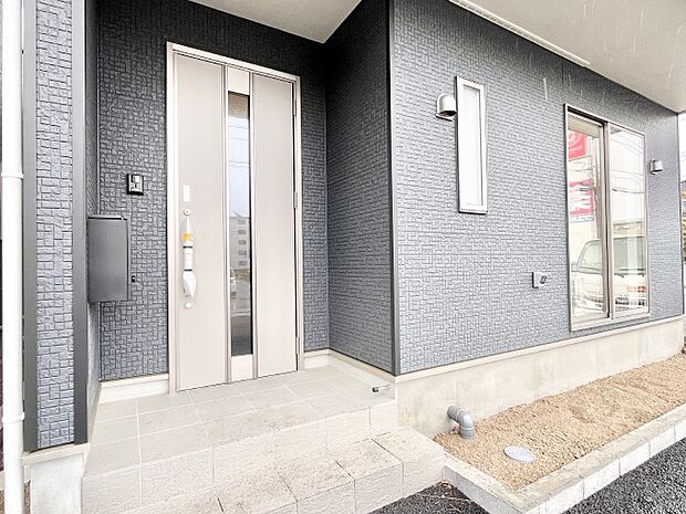 【玄関】大切な家族、来客を出迎える玄関。