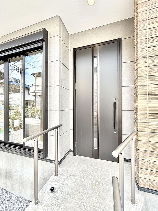 【玄関】大切な家族、来客を出迎える玄関。