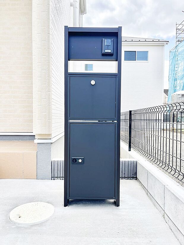 【その他現地】シンプルなデザインのポスト