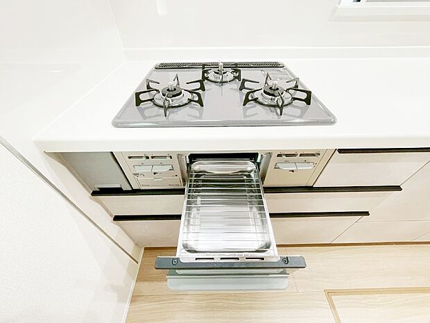 【ガスコンロ】三口ガスコンロでお料理が一気にはかどりそう  