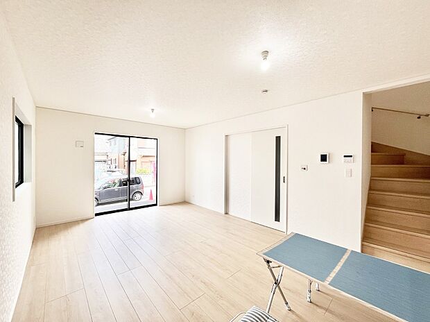 【ダイニング】家族とのコミュニケーションが深まるリビングイン階段を採用したダイニング