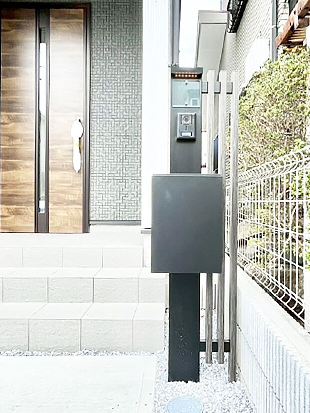 【その他現地】表札・インターホン・ポストをひとつに集約