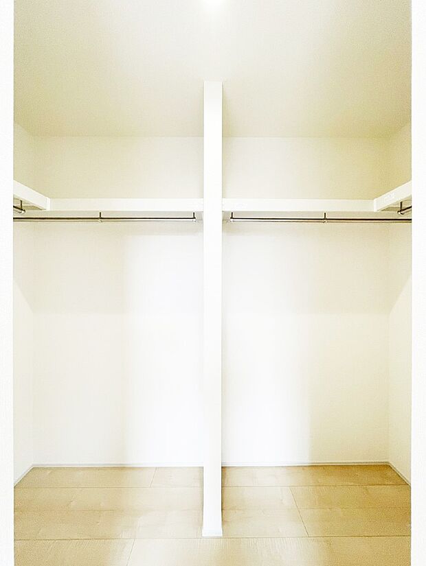 【ウォークインクローゼット】ウォークインクローゼットの活用で生活空間スッキリ